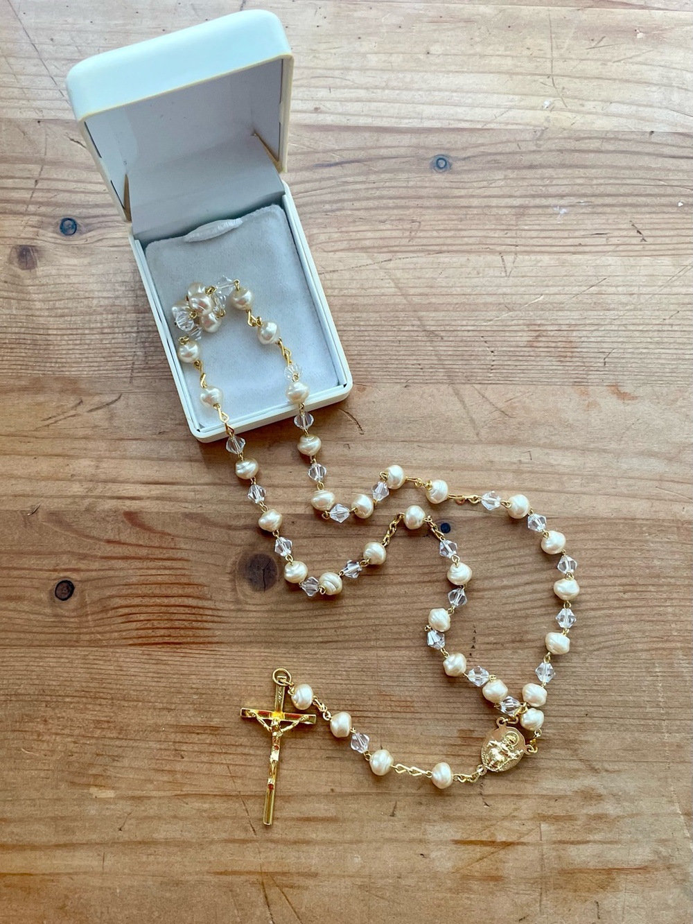 24K Gold Plated & Faux Pearl Bead Catholic Rosary Necklace w/ Crucifix & Center